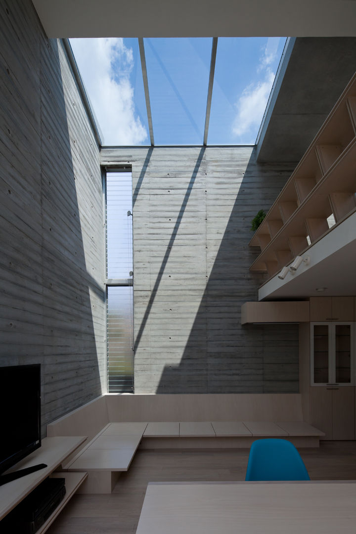 吉祥寺南町の家 / house in Kichijyoji, 庄司寛建築設計事務所 / HIROSHI SHOJI ARCHITECT&ASSOCIATES 庄司寛建築設計事務所 / HIROSHI SHOJI ARCHITECT&ASSOCIATES Salones modernos