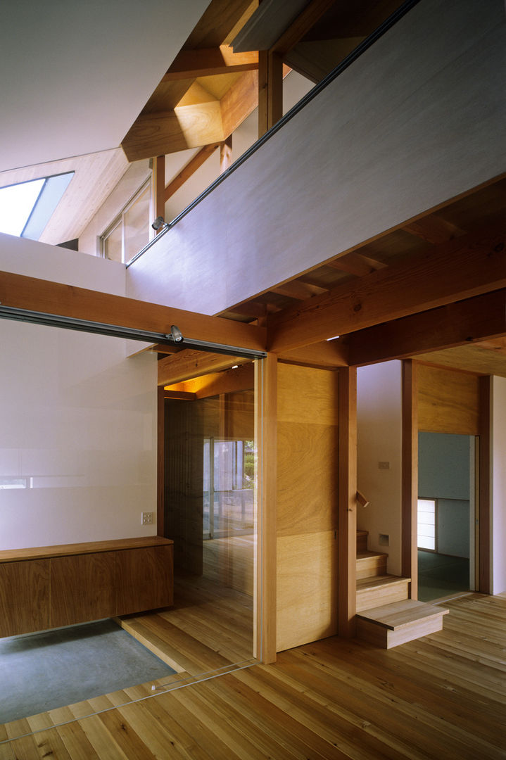 南庭の家 / House in Kobe, 杉山圭一建築設計事務所 杉山圭一建築設計事務所 モダンデザインの リビング