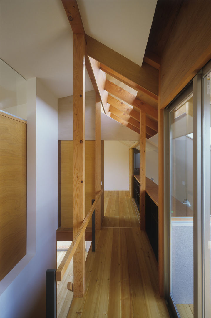 南庭の家 / House in Kobe, 杉山圭一建築設計事務所 杉山圭一建築設計事務所 Modern Corridor, Hallway and Staircase