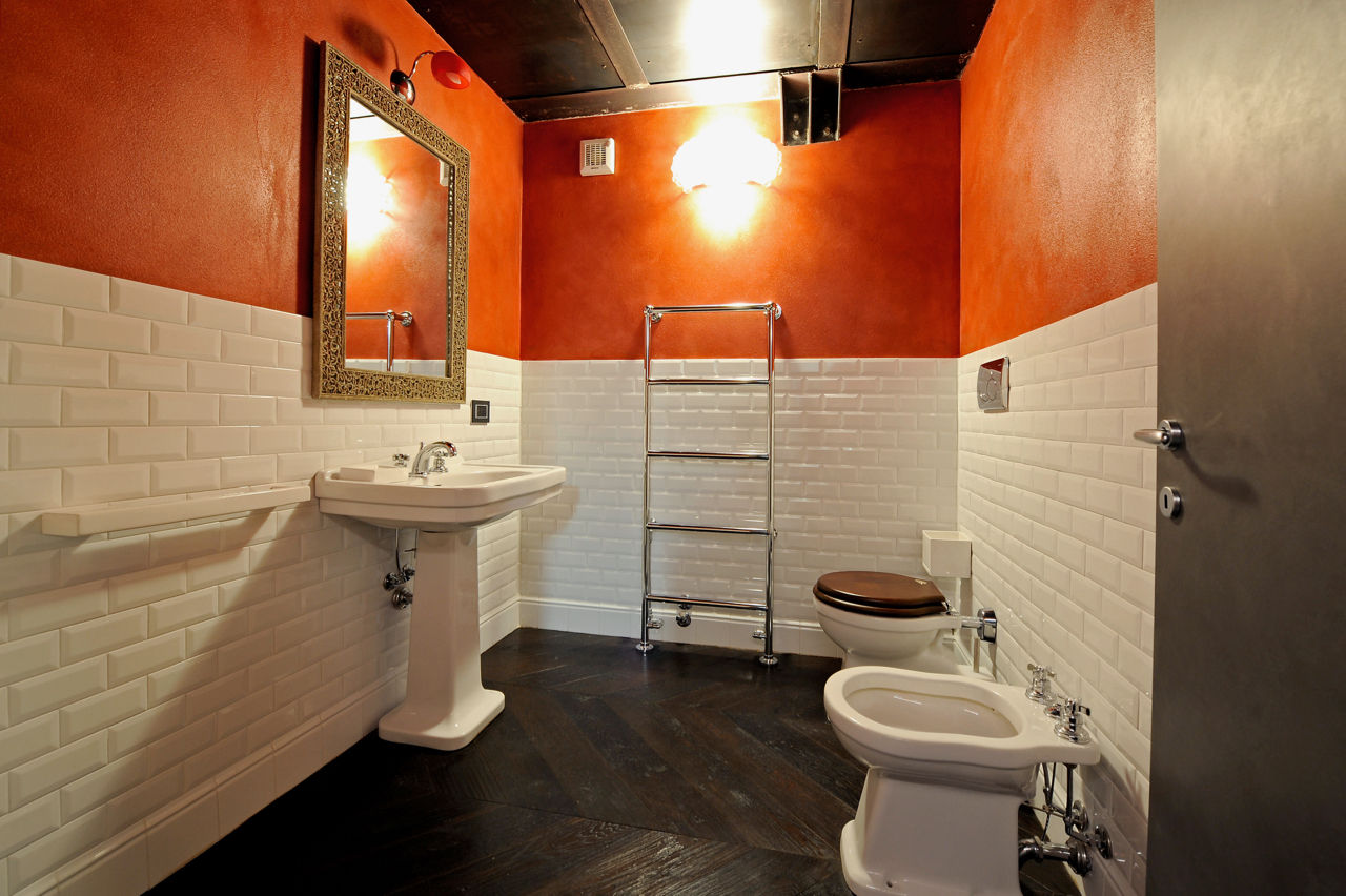 Guest bathroom Vemworks llc Bagno in stile industriale Piastrelle