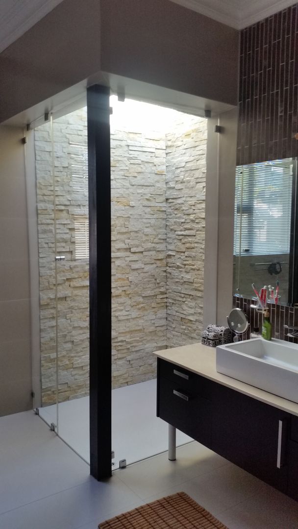 Walk in rain shower homify Modern bathroom