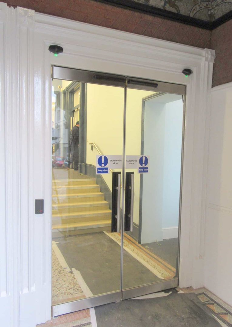 Automatic glass fire doors Ion Glass Commercial spaces Glass Schools