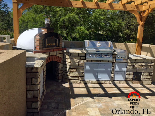 Wood - fired pizza oven , Dome Ovens® Dome Ovens® Balcones y terrazas mediterráneos