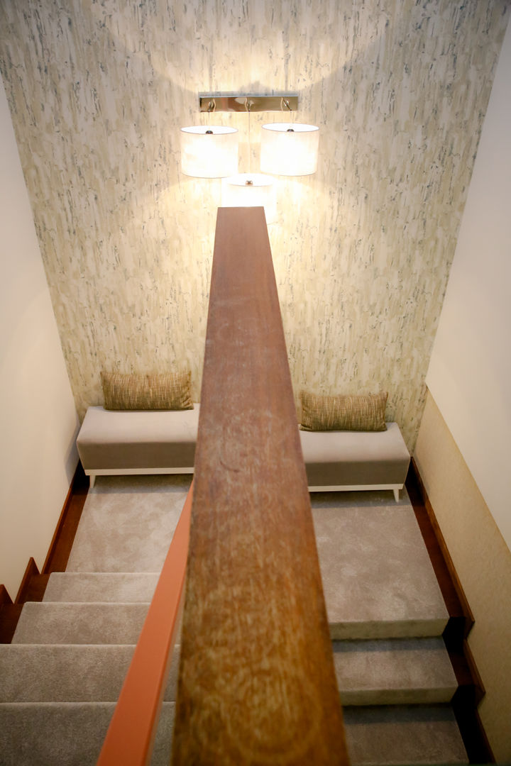 Ponto de Passagem em Harmonia. , Musgo Dourado Musgo Dourado Modern Corridor, Hallway and Staircase Lighting