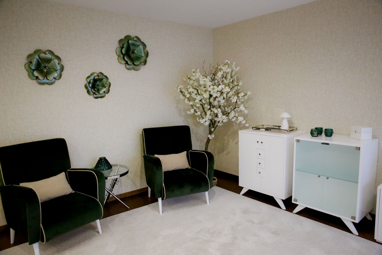 Sala de Estar - Cores Suaves, Musgo Dourado Musgo Dourado Salon moderne Chaises & poufs