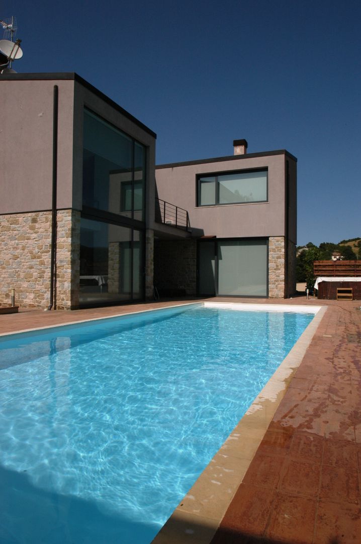 Villa unifamiliare con piscina a Foligno (PG), Fabricamus - Architettura e Ingegneria Fabricamus - Architettura e Ingegneria Villas