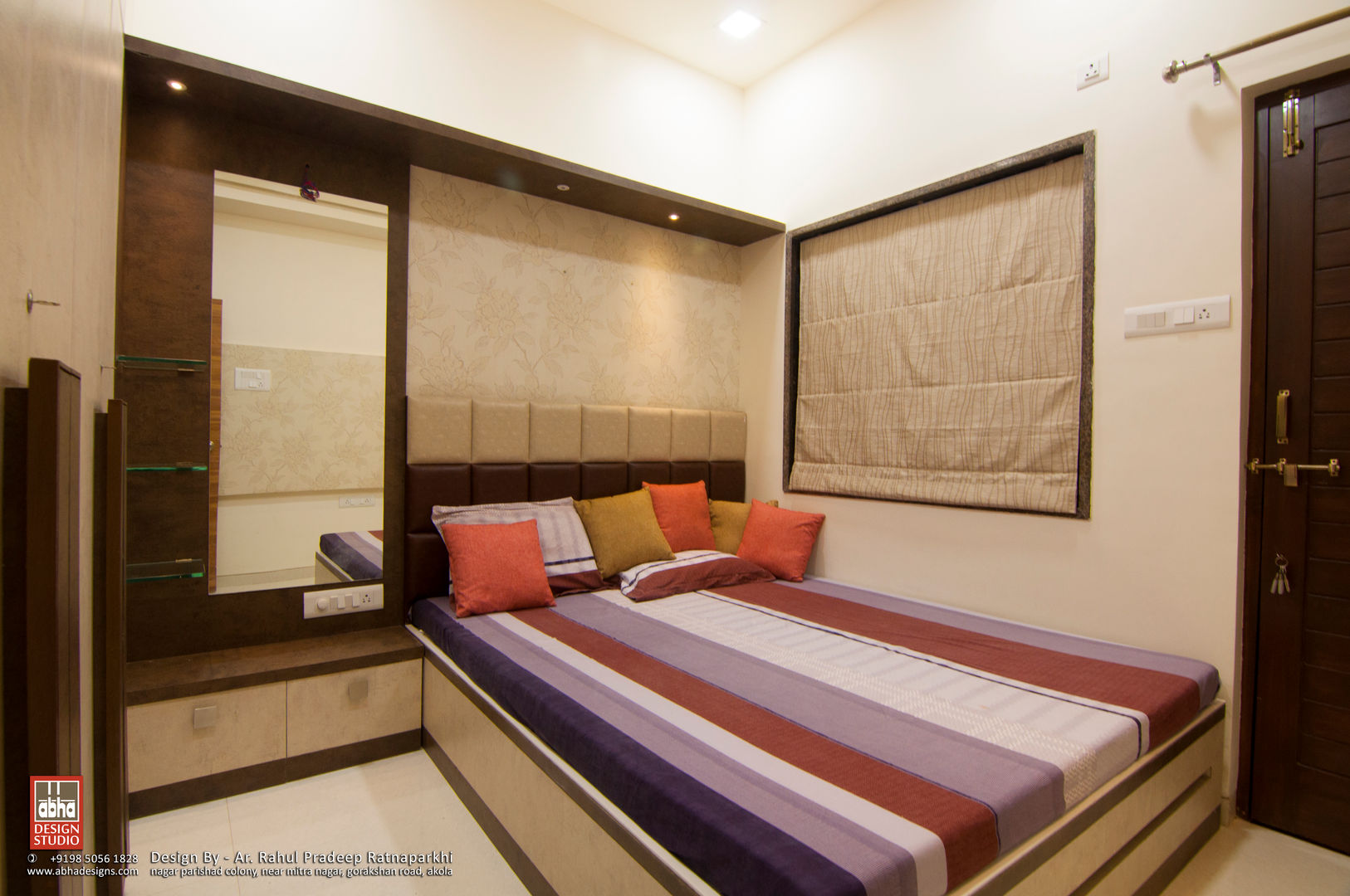 Interior of Residence for Mr. Chandrashekhar R, ABHA Design Studio ABHA Design Studio Dormitorios de estilo minimalista Camas y cabeceros