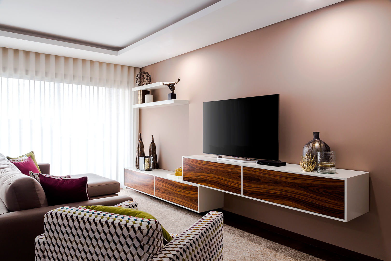 PROJETO DE SALAS E QUARTO NA LAVRA, TGV Interiores TGV Interiores Modern living room