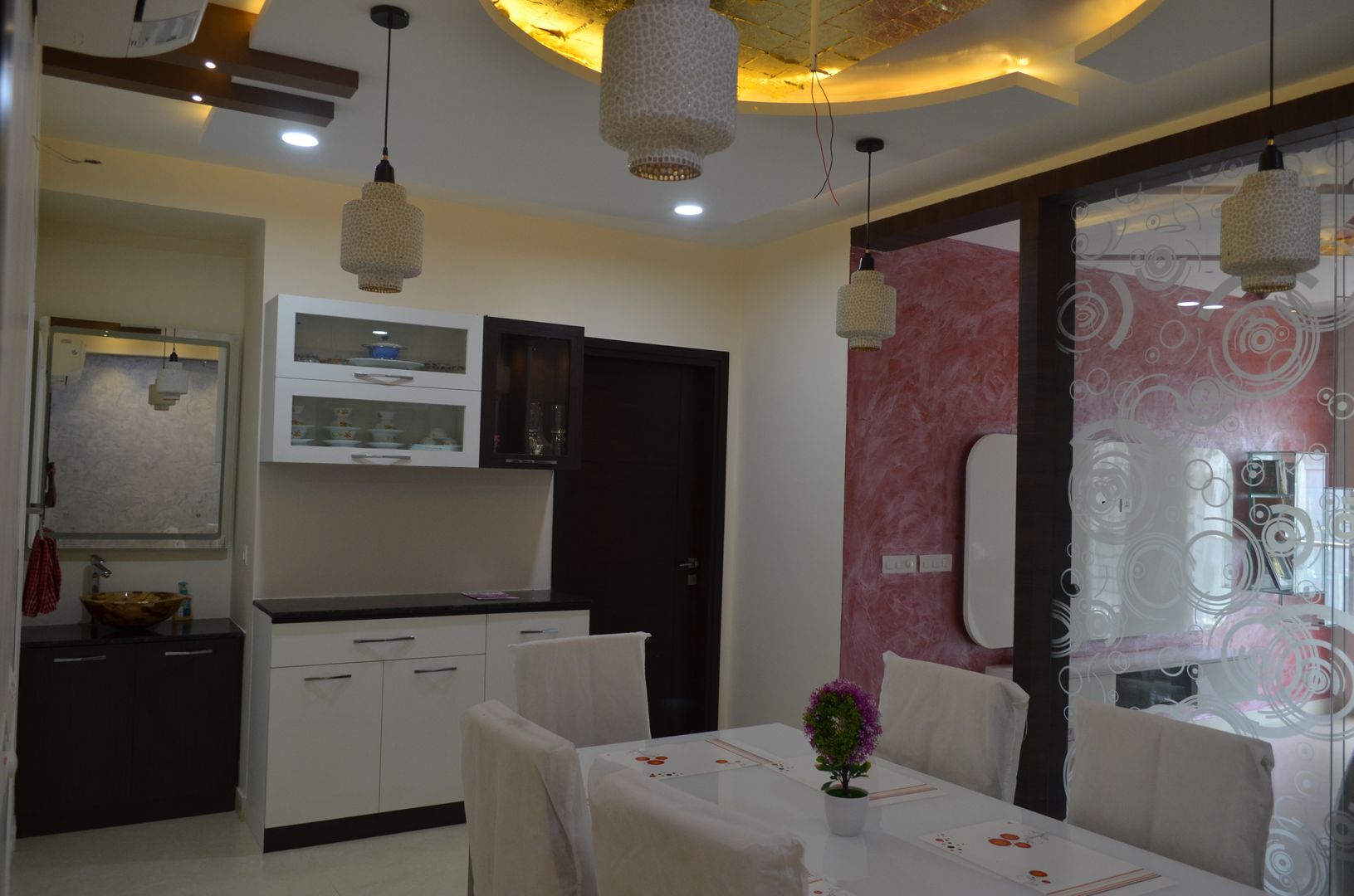 A SUMPTUOUS 3 BHK APARTMENT, Vdezin Interiors Vdezin Interiors Modern dining room