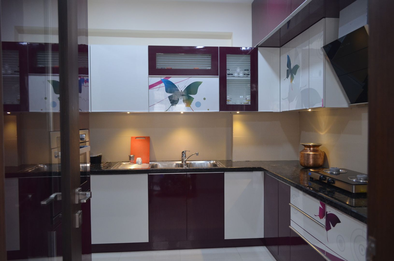 A SUMPTUOUS 3 BHK APARTMENT, Vdezin Interiors Vdezin Interiors Modern kitchen