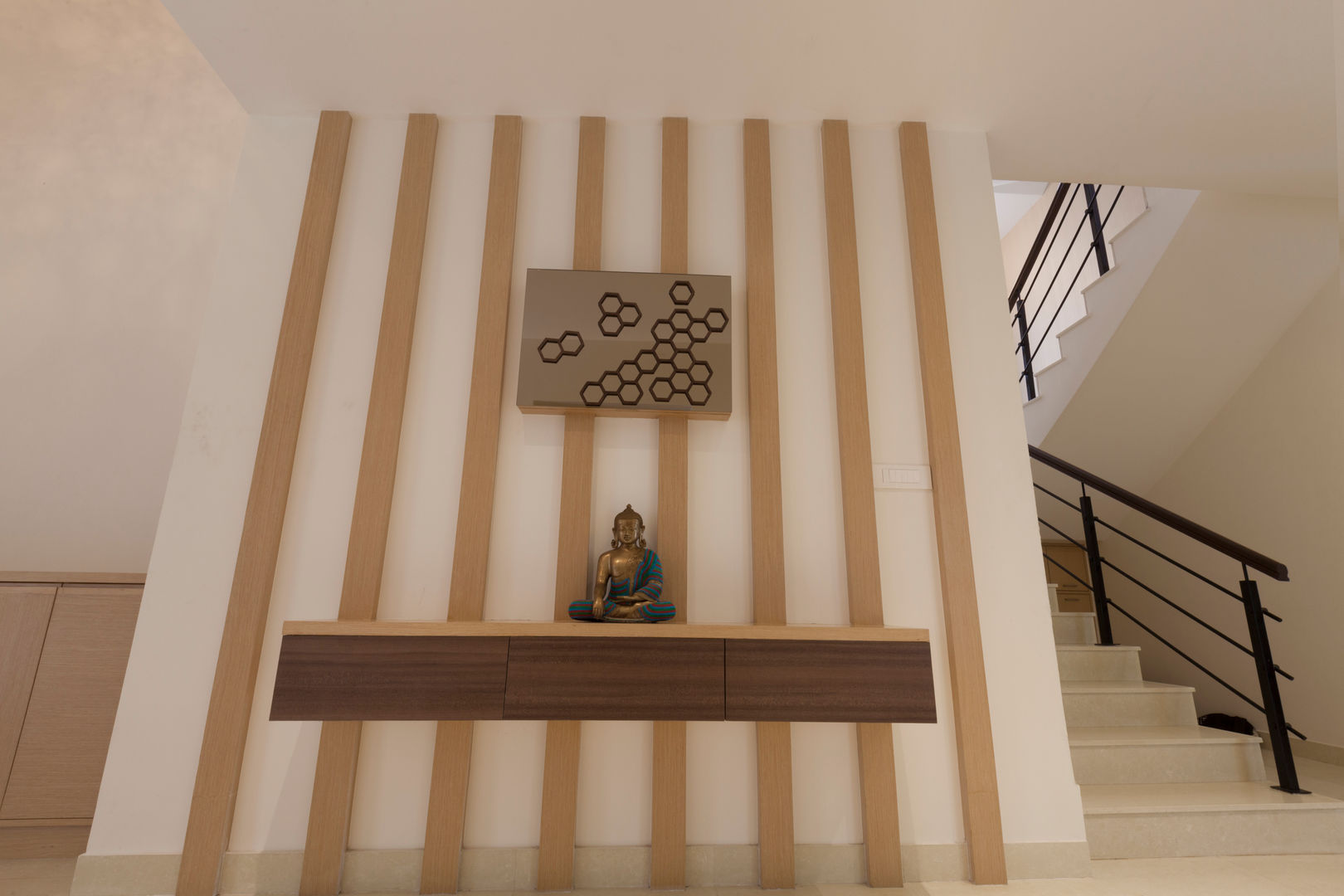 Residence No.1 at Panache, chennai, Synergy Architecture and Interiors Synergy Architecture and Interiors Nowoczesny korytarz, przedpokój i schody