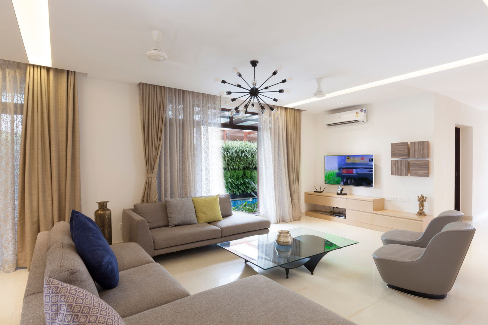 Residence No.1 at Panache, chennai, Synergy Architecture and Interiors Synergy Architecture and Interiors Modern living room