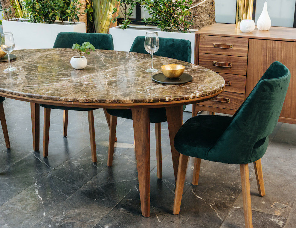 Comedor de madera y mármol Garbo homify Comedores modernos Mármol Mesas