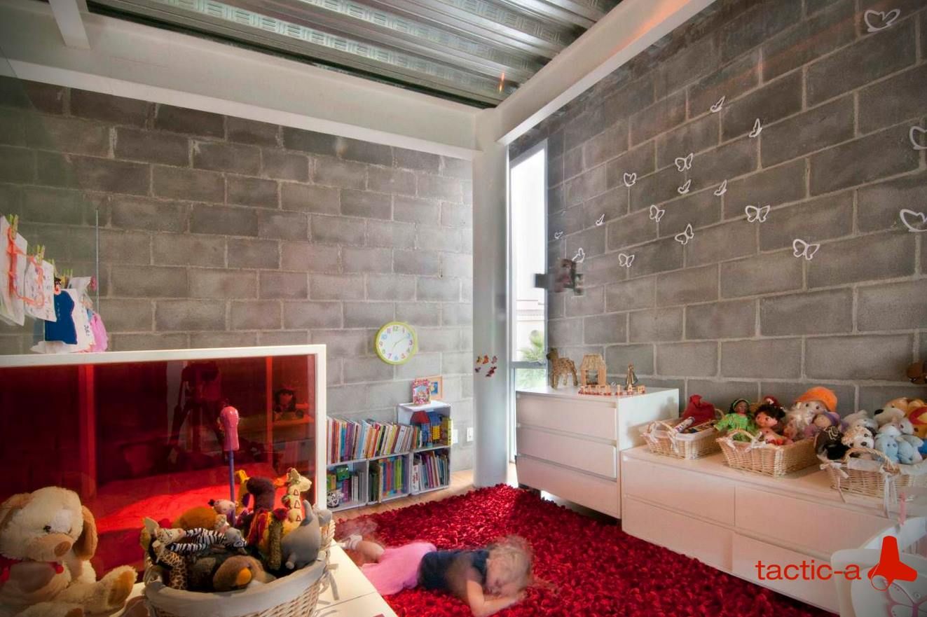 homify Industrial style nursery/kids room Concrete