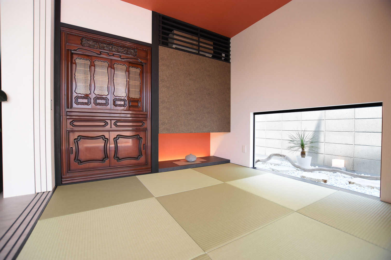 和室 Style Create モダンデザインの 多目的室 赤色 和室,収納,赤,畳,お仏壇,ガラス,玉砂利,照明,間接照明,自由設計,設計施工,沖縄