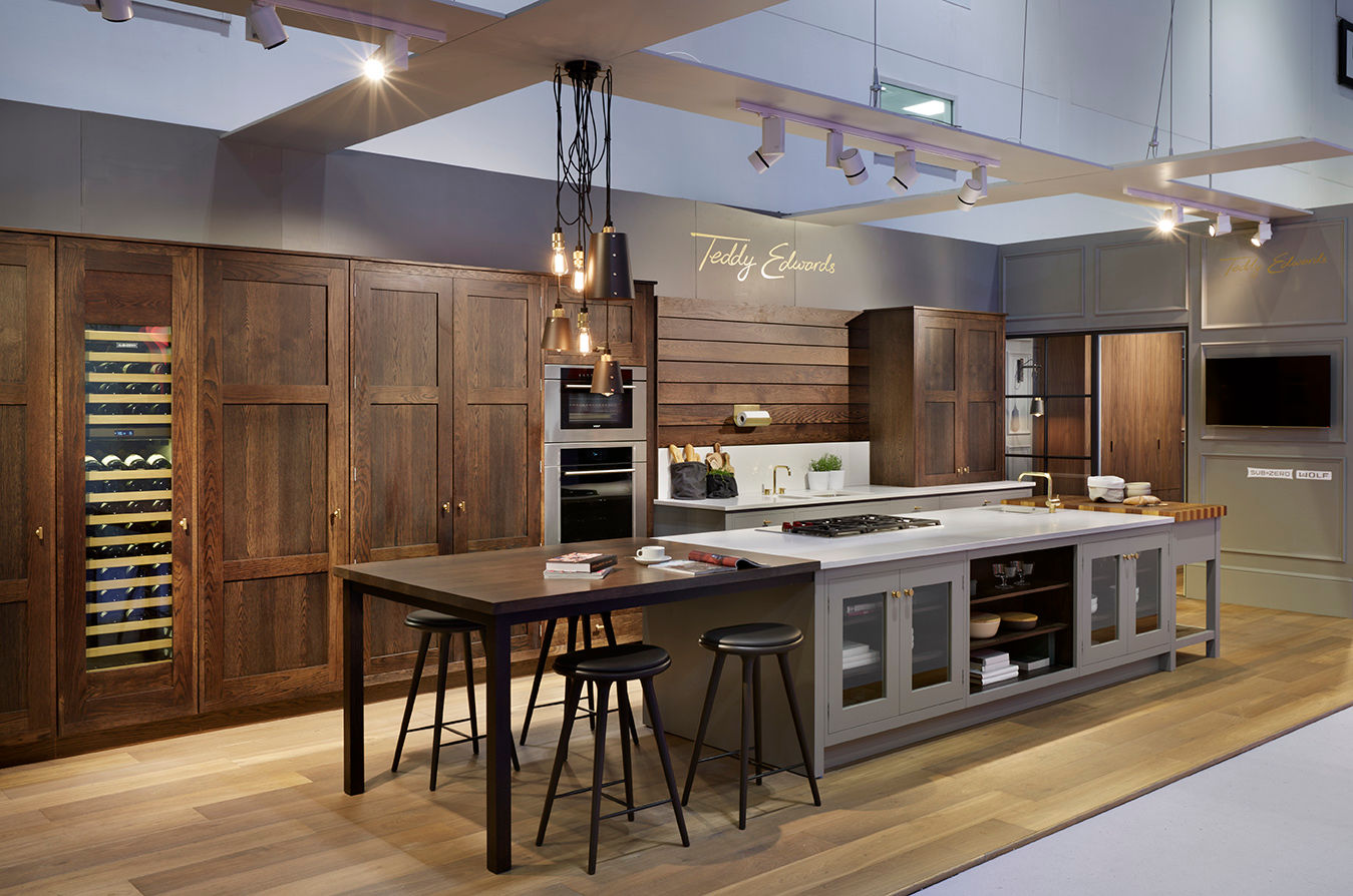 Grand Designs Live 2015 Teddy Edwards Cocinas de estilo rural Kitchen Architecture,Teddy Edwards,bespoke kitchen,traditional kitchen,open plan kitchen,integrated kitchen,kitchen island,breakfast bar