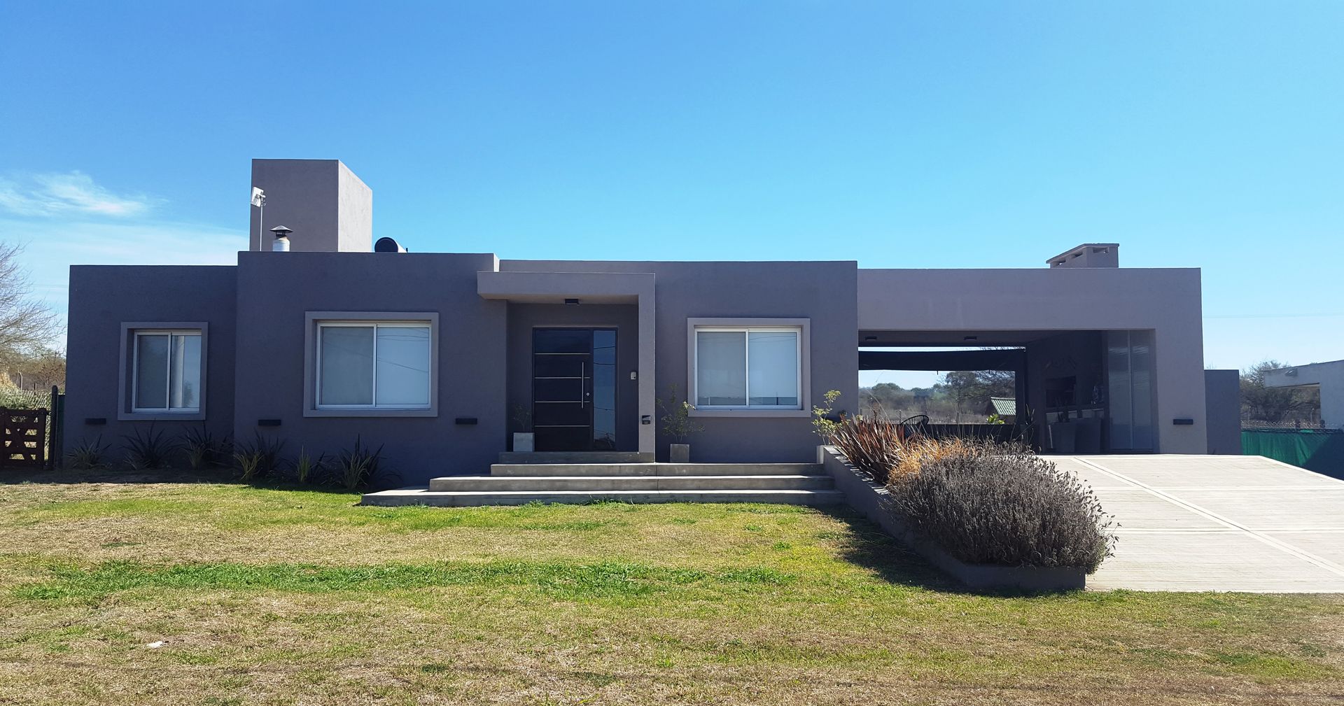 CASA MARTINEZ - B° LAS CORZUELAS, INTEGRA ESTUDIO INTEGRA ESTUDIO Casas familiares