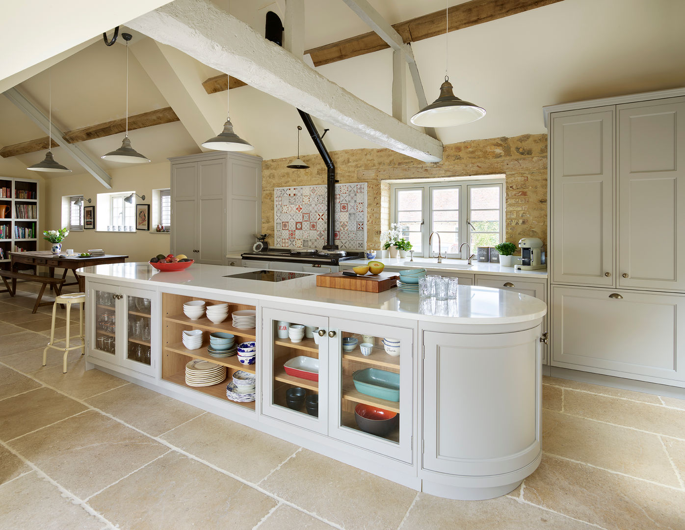 Restored Farmhouse Teddy Edwards Módulos de cocina Kitchen Architecture,Teddy Edwards,traditional kitchen,bespoke kitchen,open plan kitchen,integrated kitchen,kitchen island,shelved storage