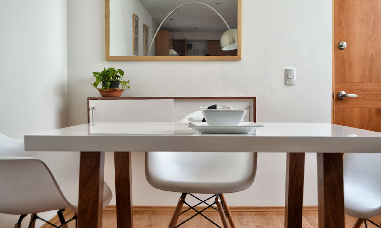 OM 306 / Mi primer departamento , Estudio Raya Estudio Raya Minimalist dining room Solid Wood Multicolored