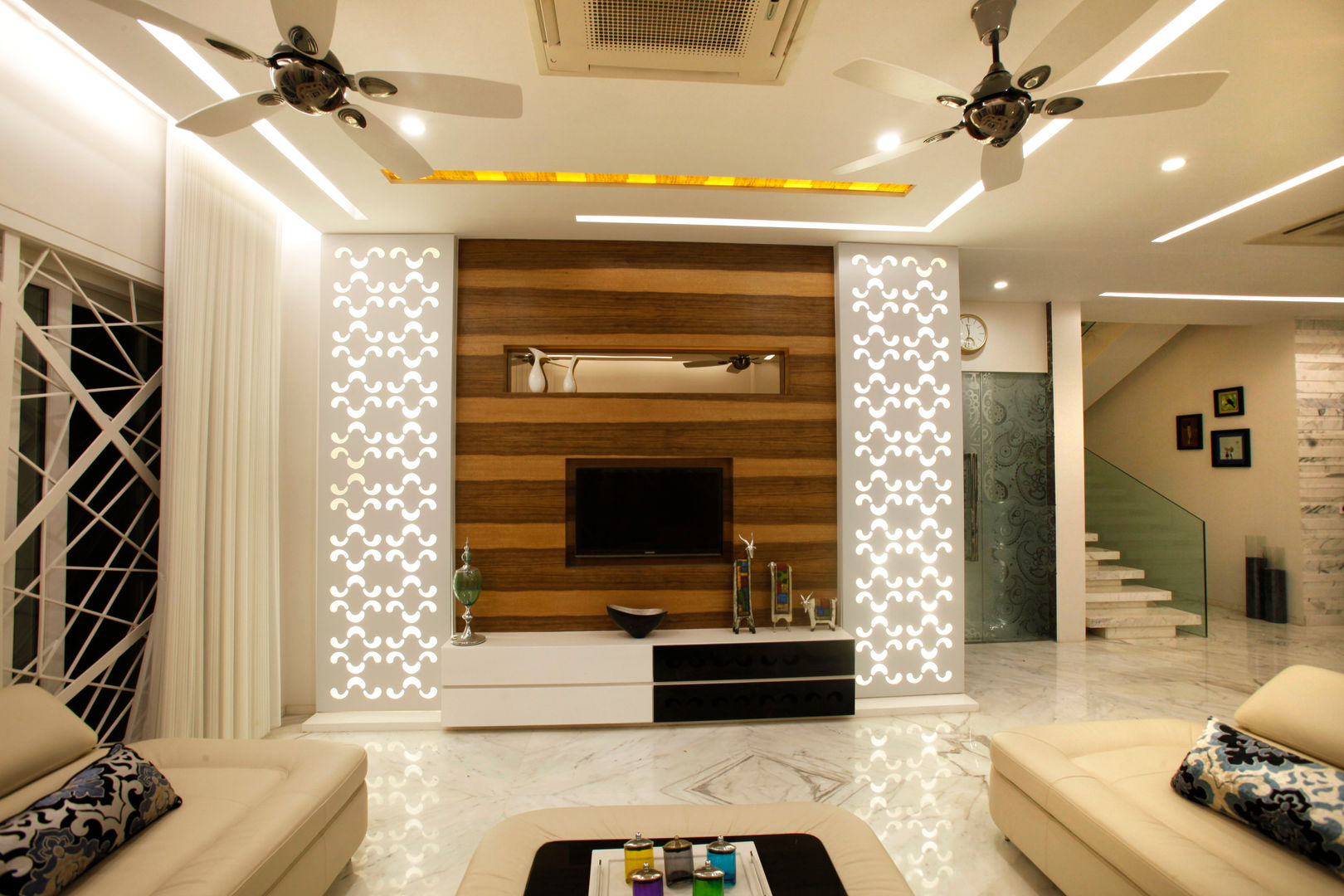 Mr Anil nahata's bungalow, Innerspace Innerspace Modern living room