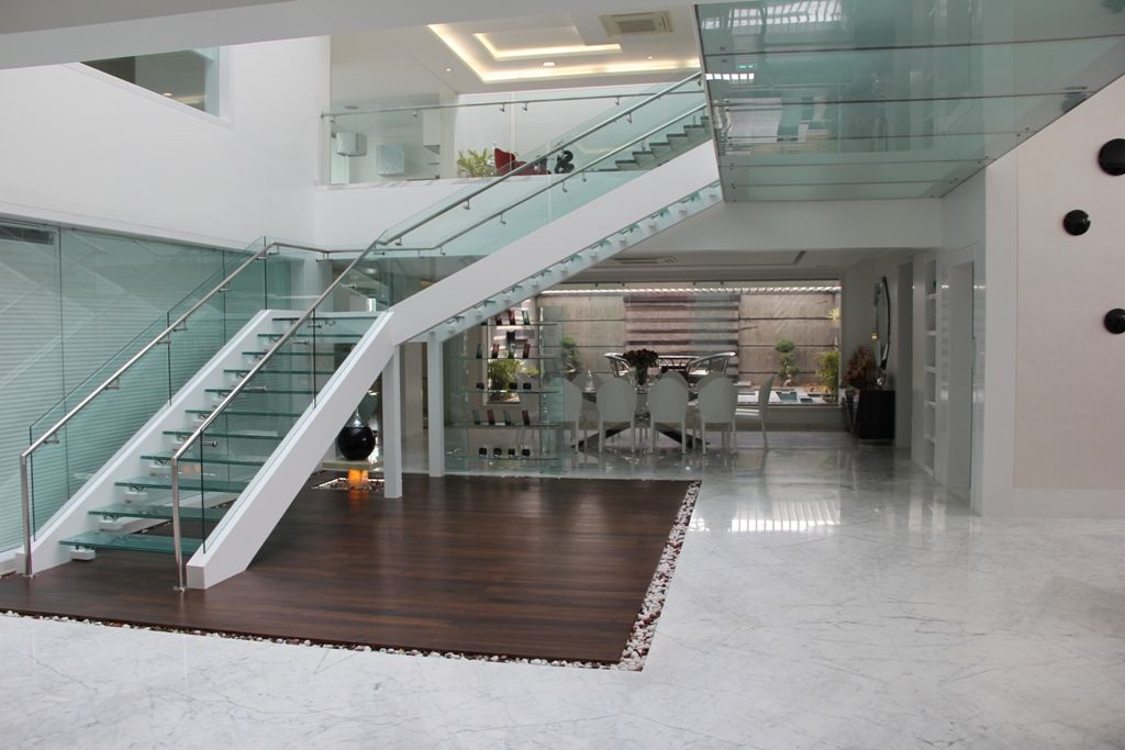 Chugh Villa, Innerspace Innerspace Modern Corridor, Hallway and Staircase