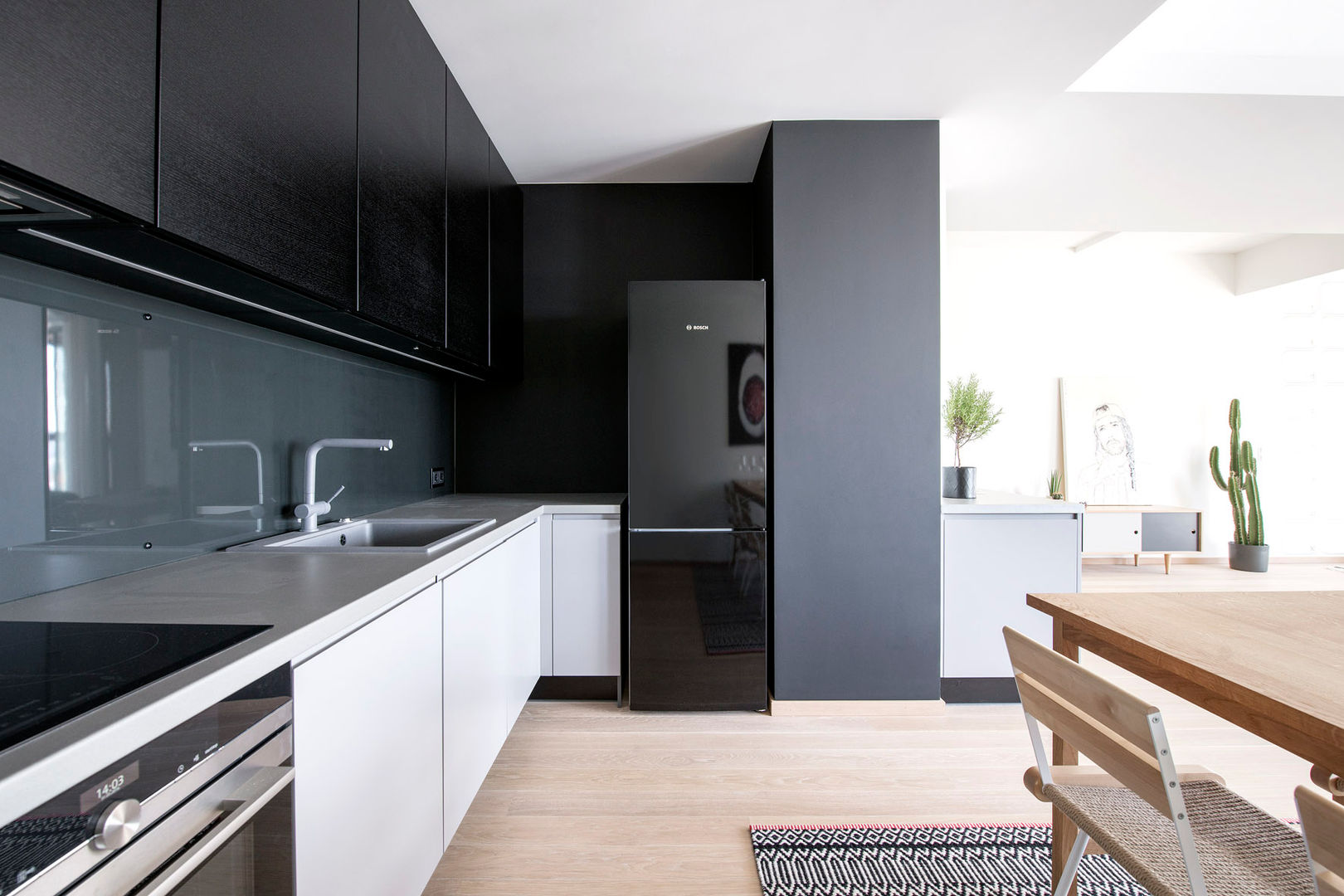 Minimalistisch Wohnen – eine Homestory mit nordischen Einrichtungsideen, Baltic Design Shop Baltic Design Shop Built-in kitchens Wood Wood effect