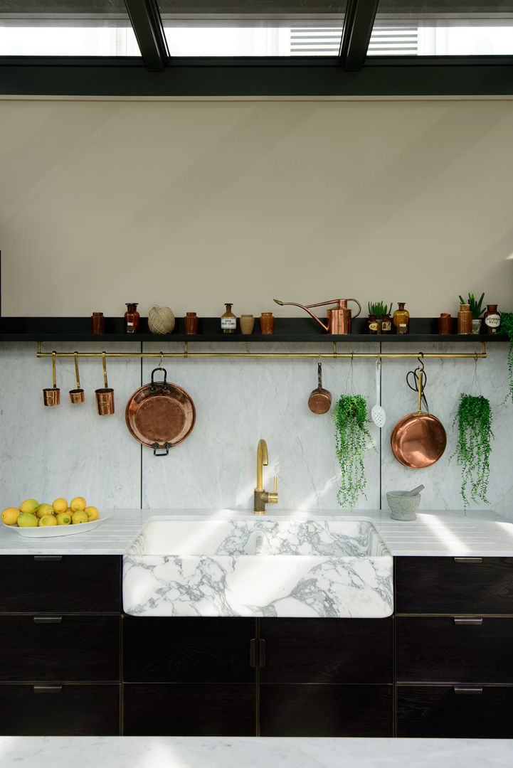 The "elemental" Kitchen by Charlie Smallbone and deVOL, deVOL Kitchens deVOL Kitchens Cocinas de estilo moderno Madera maciza Multicolor