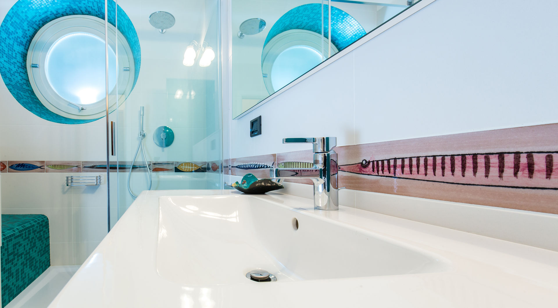 Bagno tropicale ADIdesign* studio Bagno moderno Ceramica Interior,design bagno,bagno,arredo bagno,lavabo bagno,specchio bagno,pavimento del bagno,gres,greca