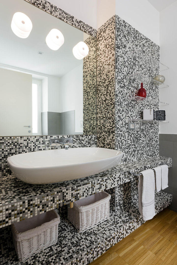 homify Baños de estilo moderno Azulejos