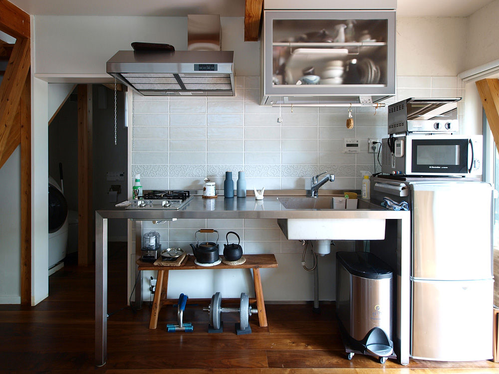 【LWH002】 自分らしく暮しを楽しむ小さな家, 志田建築設計事務所 志田建築設計事務所 Kitchen units Metal