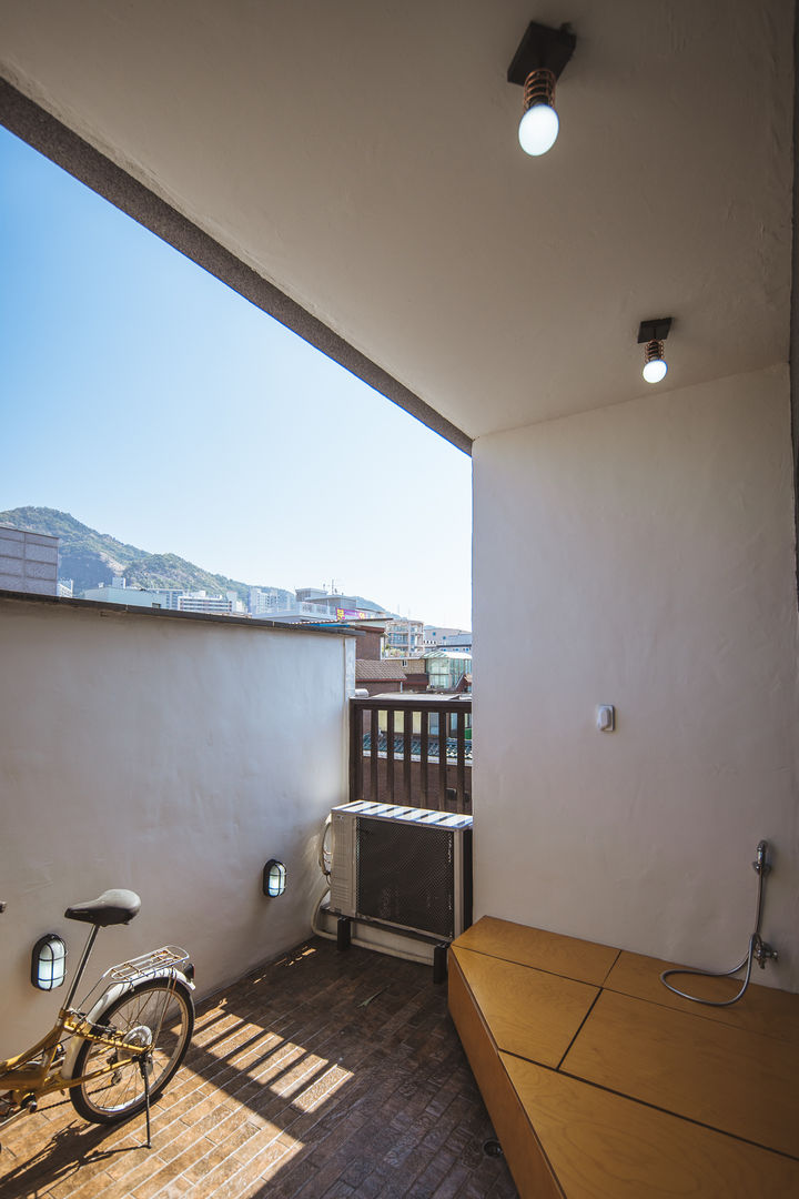 아늑_아늑, AAPA건축사사무소 AAPA건축사사무소 Balcones y terrazas de estilo moderno