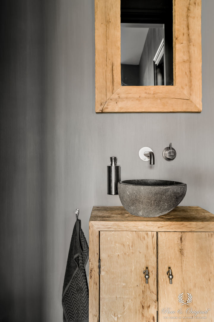 Binnenkijken in een landelijke woning in Katwijk, Pure & Original Pure & Original Country style bathrooms