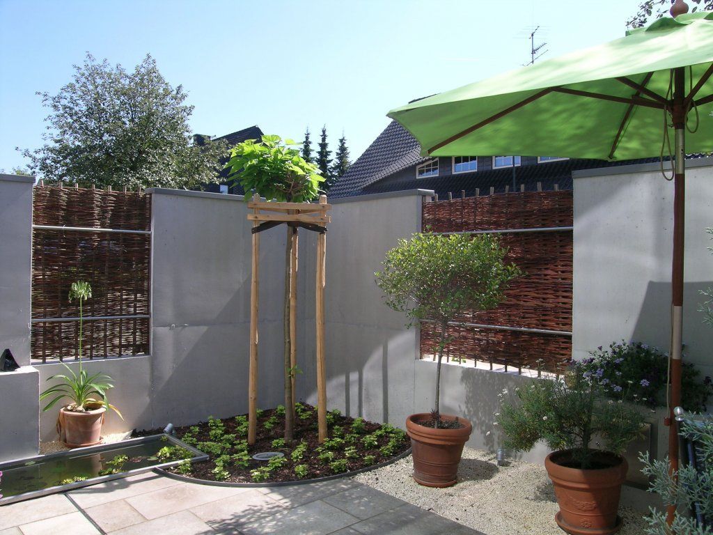 Privacy in giardino, ONLYWOOD ONLYWOOD Classic style garden Wood Wood effect Fencing & walls