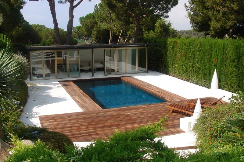 homify Giardino con piscina