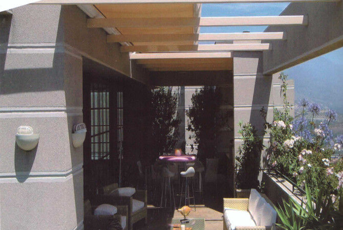 Toldos Clot ofrece diferentes tipos de Veranda en Barcelona, TOLDOS CLOT, S.L. TOLDOS CLOT, S.L. Balcones y terrazas de estilo moderno Accesorios y decoración