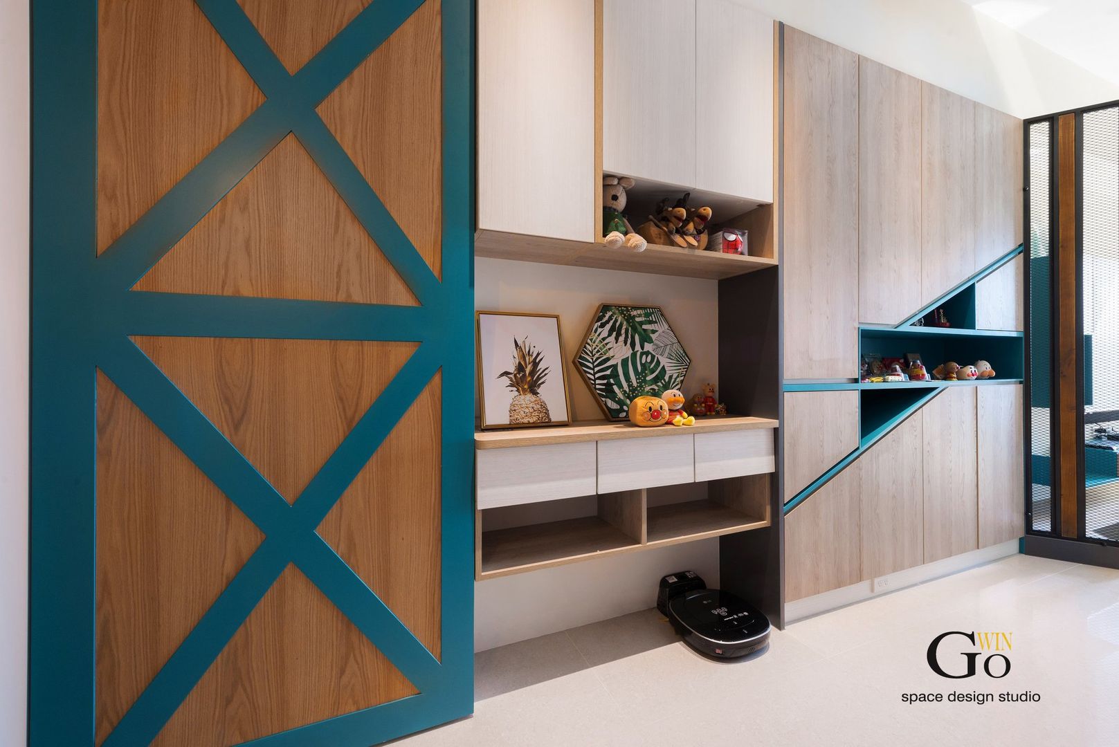高雄F宅‧顯色調, 勁懷設計 勁懷設計 Minimalist corridor, hallway & stairs Wood-Plastic Composite