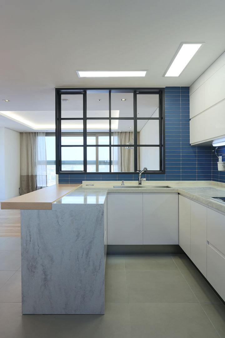 homify Modern kitchen