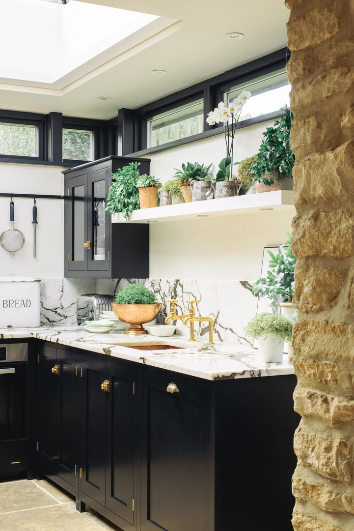 The Chipping Norton Kitchen by deVOL, deVOL Kitchens deVOL Kitchens Cocinas integrales Madera maciza Multicolor