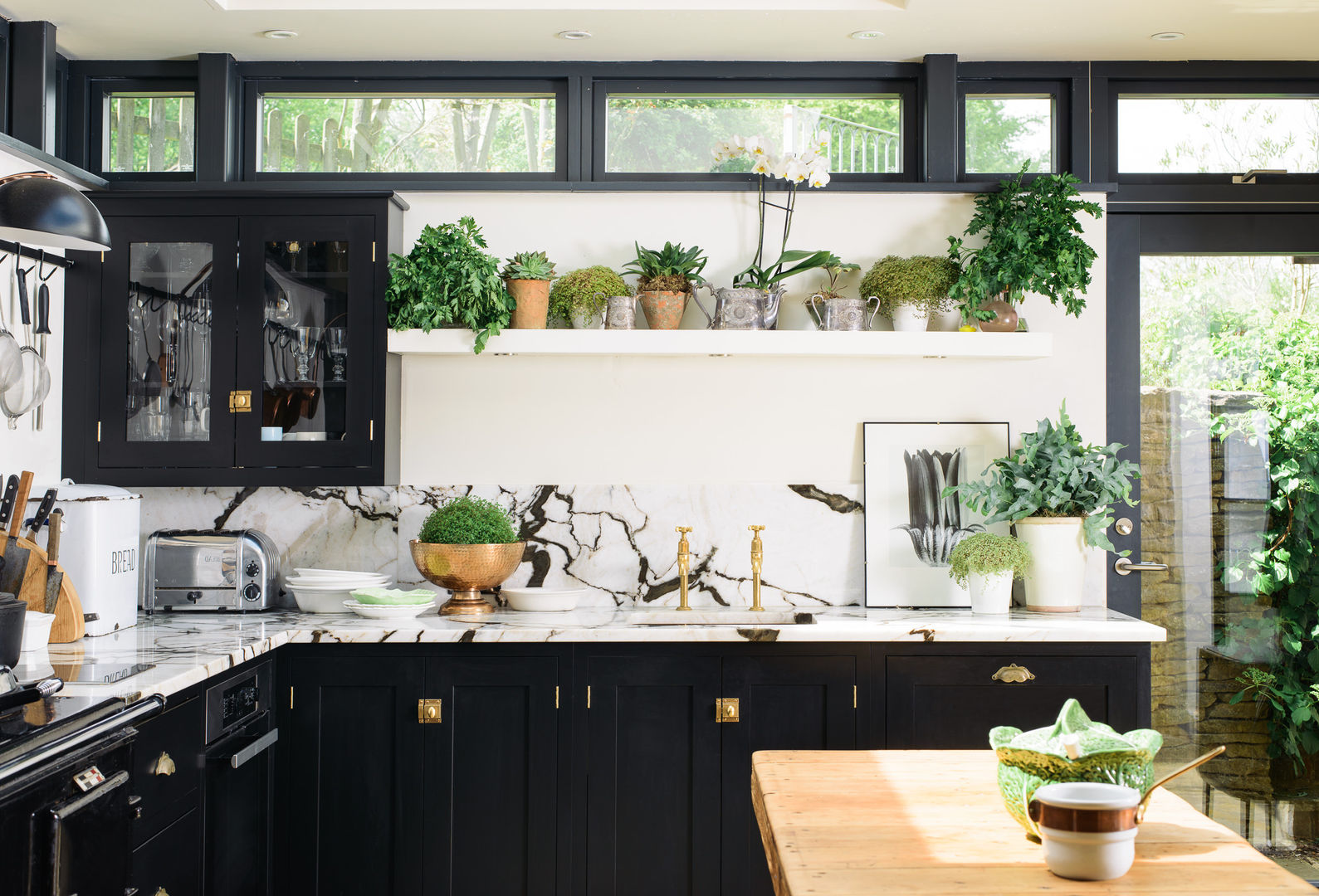 The Chipping Norton Kitchen by deVOL, deVOL Kitchens deVOL Kitchens Einbauküche Massivholz Mehrfarbig