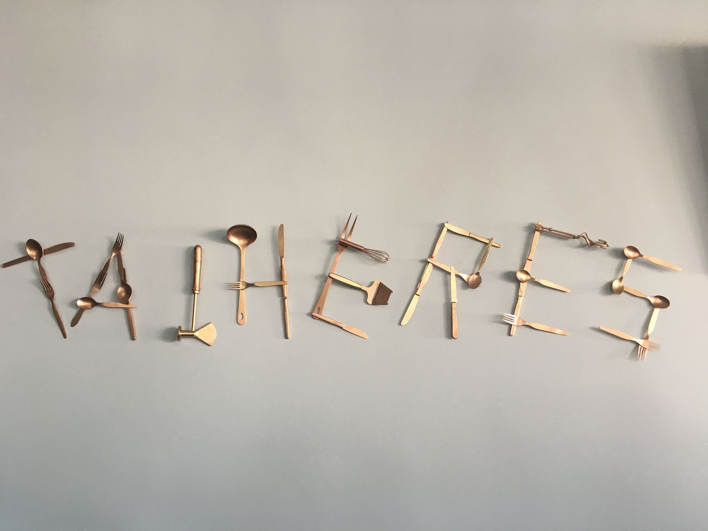 Letras Inês Florindo Lopes Salas de jantar modernas Metal Acessórios e decoração