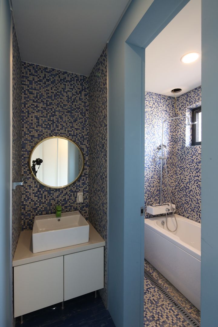 지산발트 하우스 지우, 인문학적인집짓기 인문학적인집짓기 Modern Bathroom
