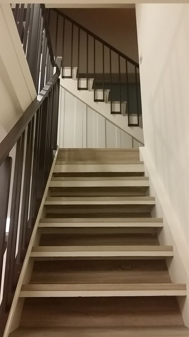 樓梯改造後: 斯堪的納維亞 by 懷謙建設有限公司, 北歐風