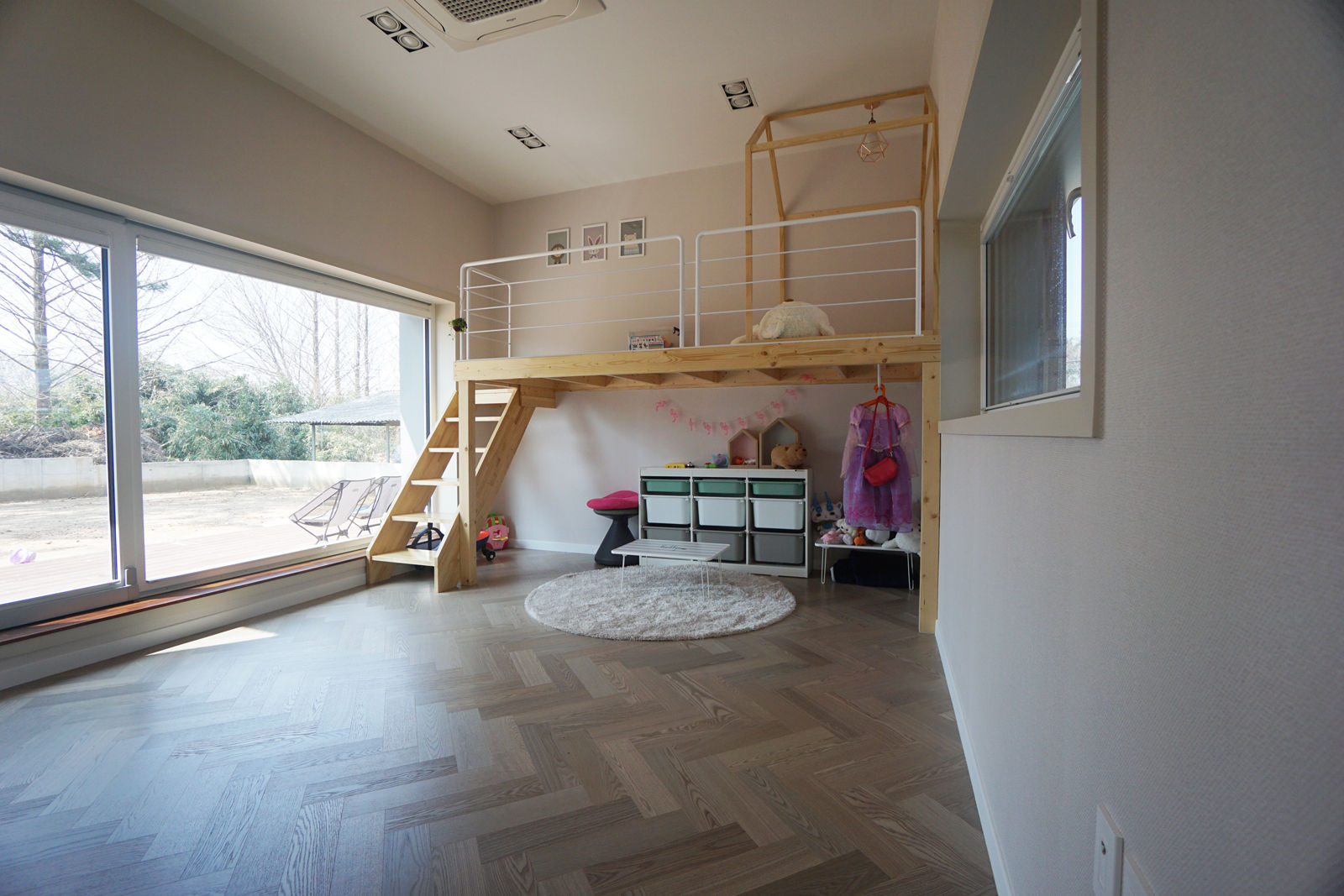 용산리 단독주택, 인우건축사사무소 인우건축사사무소 Nursery/kid’s room Wood Wood effect