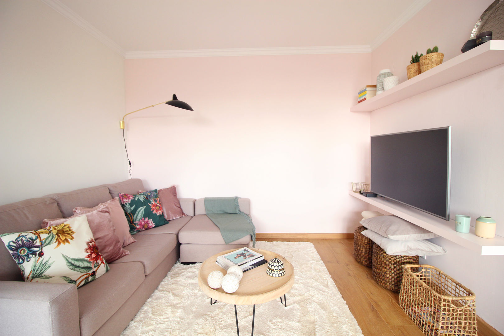 Sala de estar Rima Design Salas de jantar escandinavas sala de estar,decoração sala,sala rosa,wood flooring