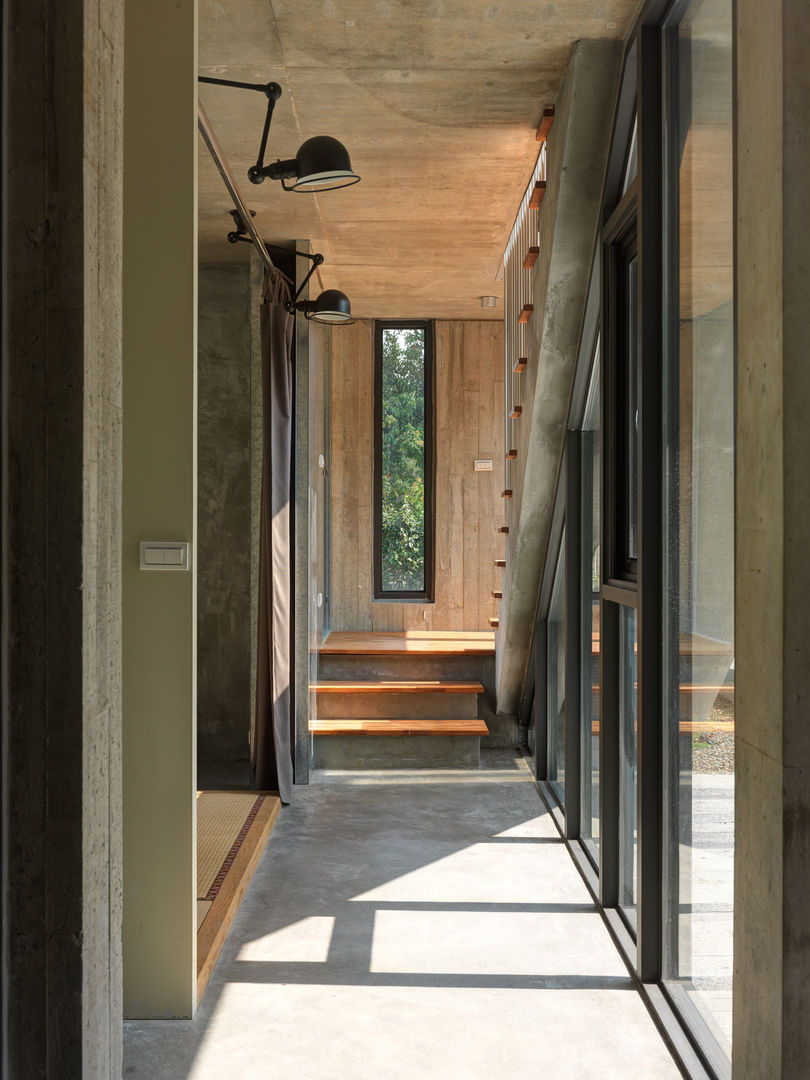 關西杜宅, 形構設計 Morpho-Design 形構設計 Morpho-Design Modern corridor, hallway & stairs