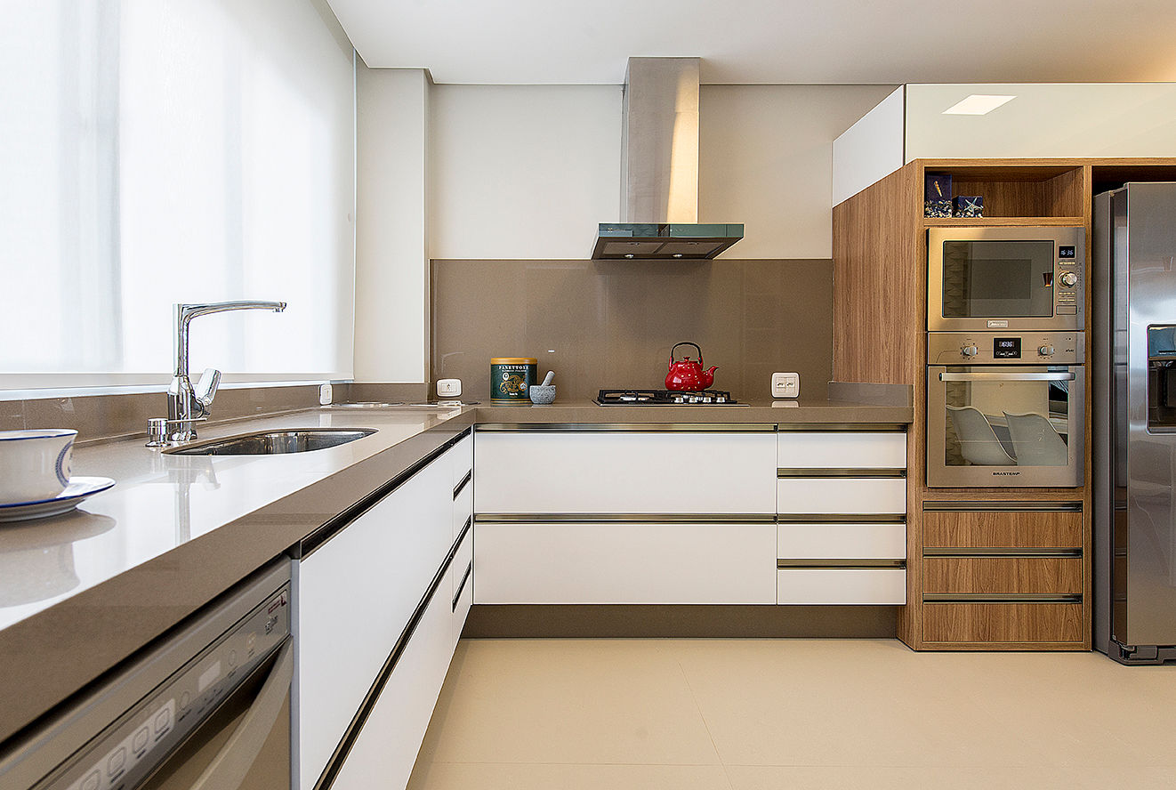 Apartamento de luxo com estética clean, Espaço do Traço arquitetura Espaço do Traço arquitetura Кухня в стиле модерн