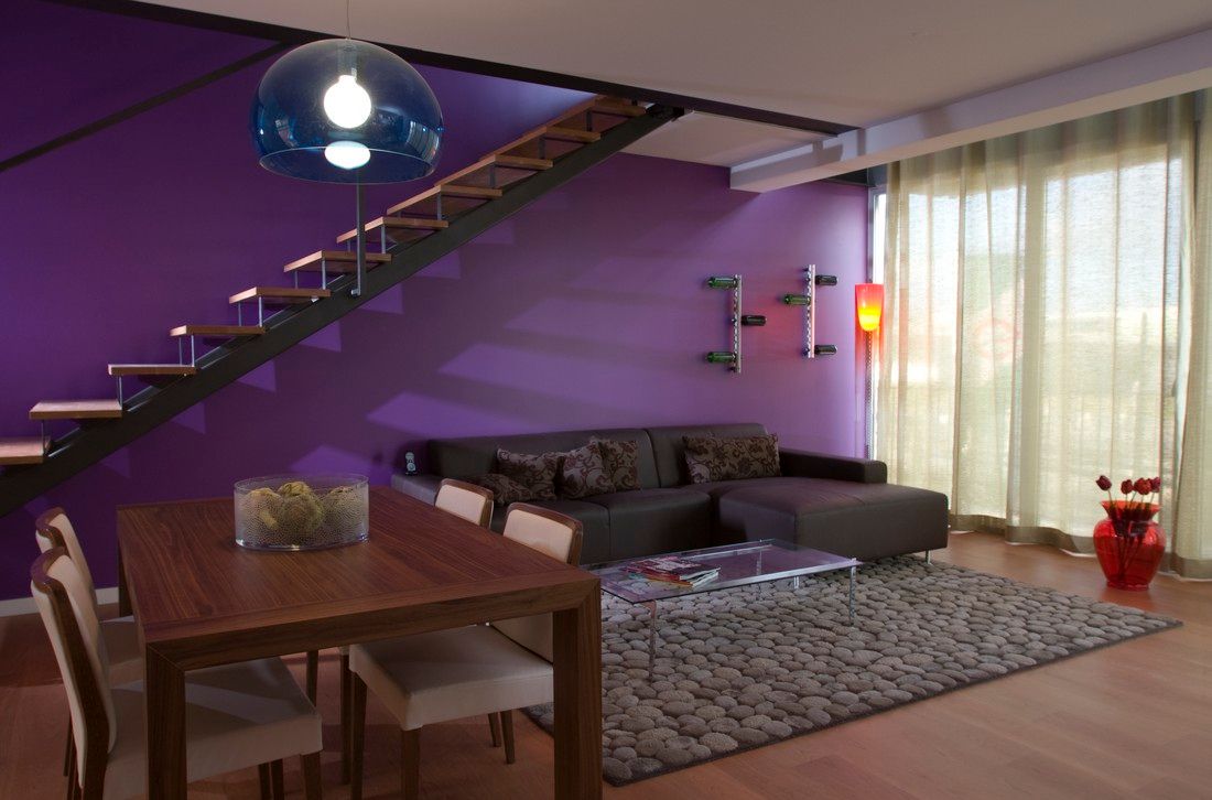 sala de Estar Nuno Ladeiro, Arquitetura e Design Salas de estar modernas violeta,apartamento,design,decoração,nunoladeiro,interiores,poliform,depadova,intensa,vidro,guarda,escada