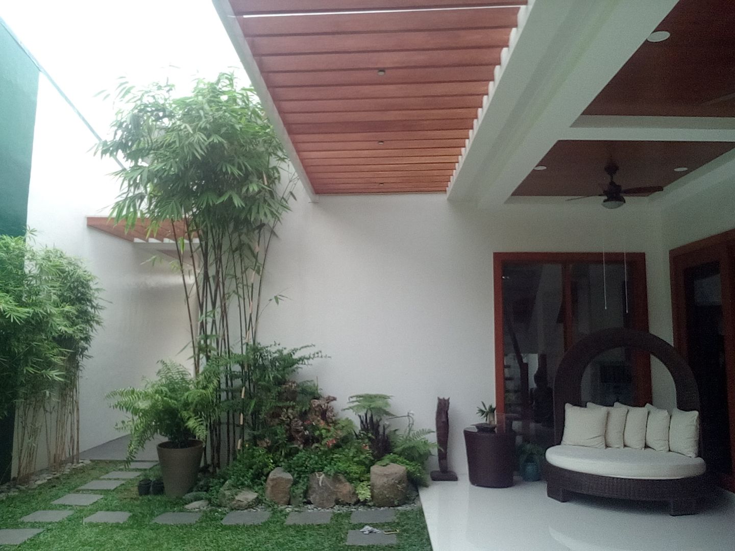 Modern Minimalist Design, E V Design + Architects E V Design + Architects Giardino minimalista