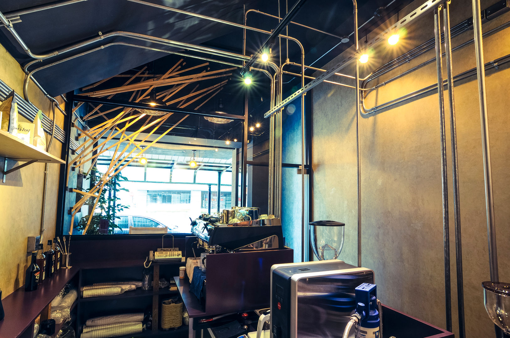 High-Tech _ Lofting Coffee, 泫工所構築設計研究室 泫工所構築設計研究室 Ticari alanlar Ofisler ve Mağazalar