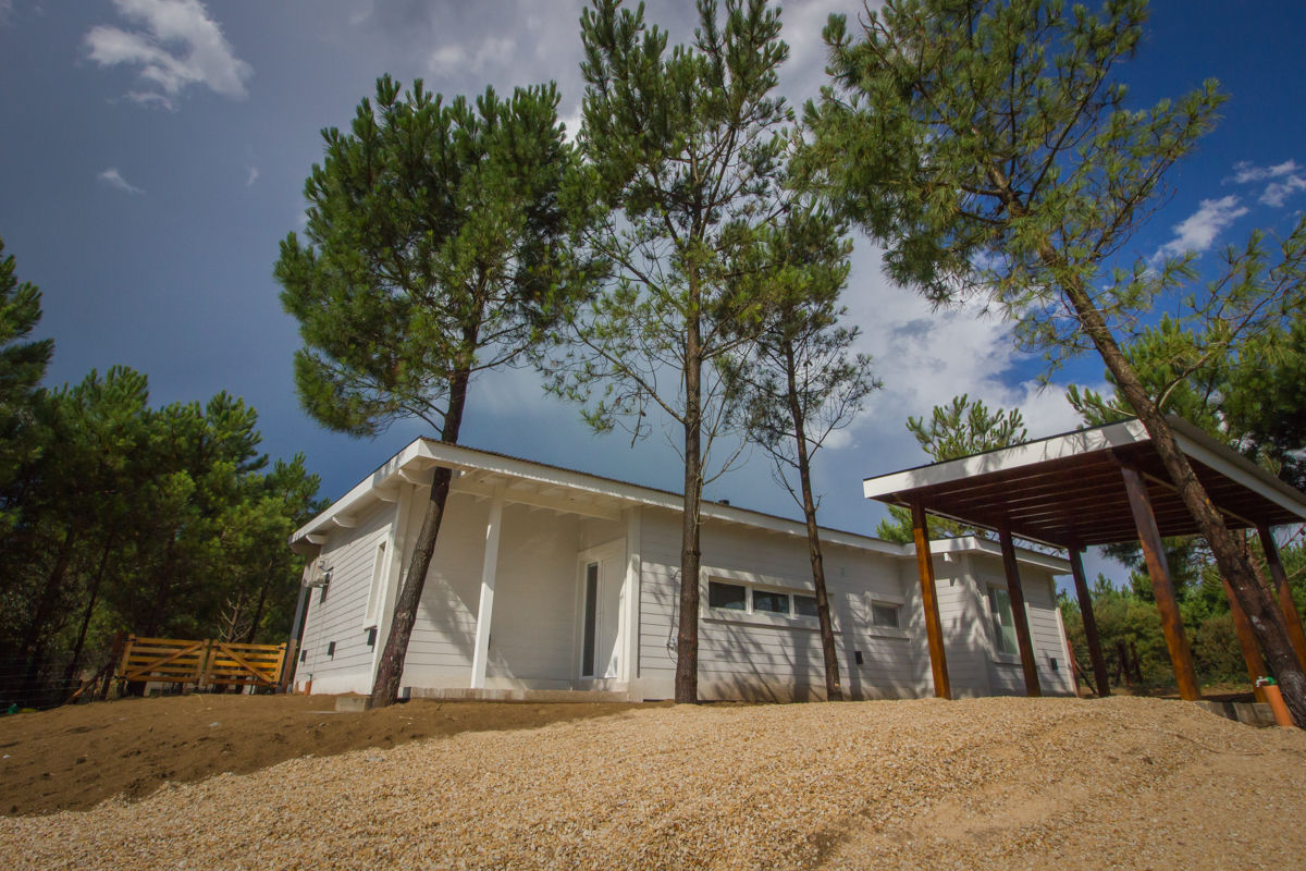 Casa modular en el barrio de Costa Esmeralda, JOM HOUSES JOM HOUSES Nowoczesne domy